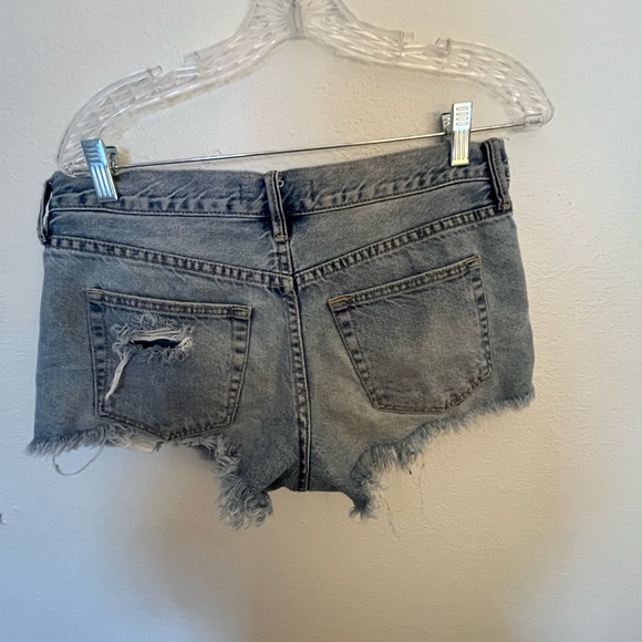 Free People cutoffs sz 26 distressed - Picture 3 of 3